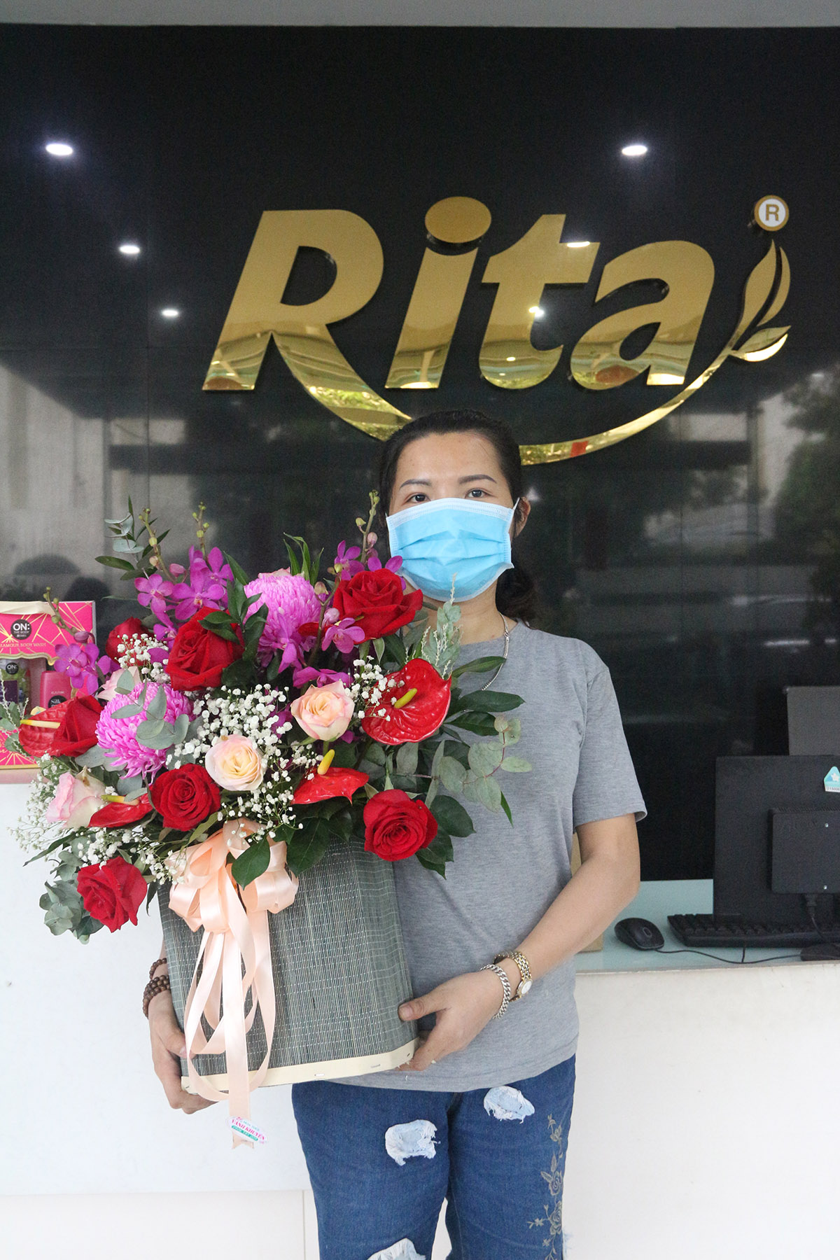 Công ty Nước giải khát RITA tặng quà ngày phụ nữ Việt Nam