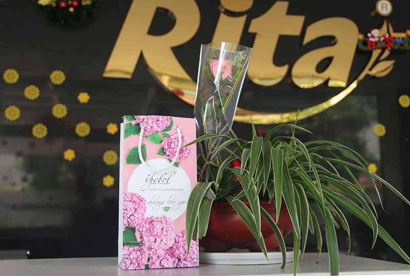 Quà tặng ngày quốc tế phụ nữ tại RITA