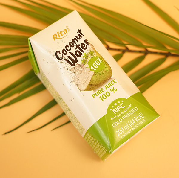 Nước dừa tươi 100% dừa Bến Tre (Nước giải khát RITA) Nước dừa tươi 100% dừa Bến Tre (Nước giải khát RITA)